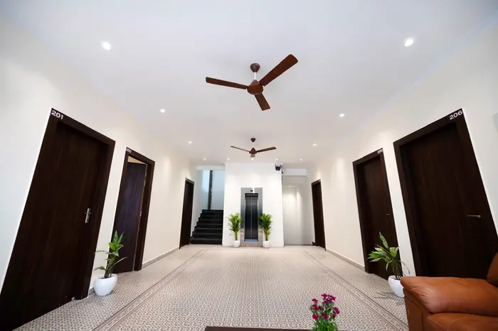 Reception & Lounge