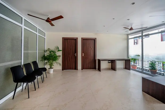 Reception & Lounge