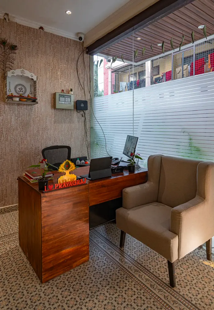 Reception & Lounge