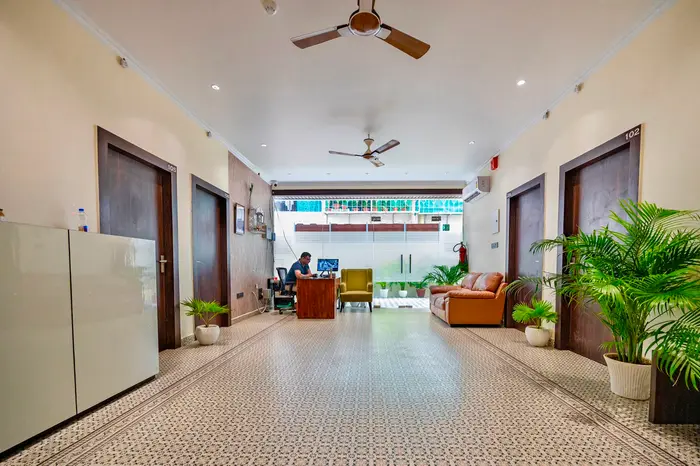 Reception & Lounge